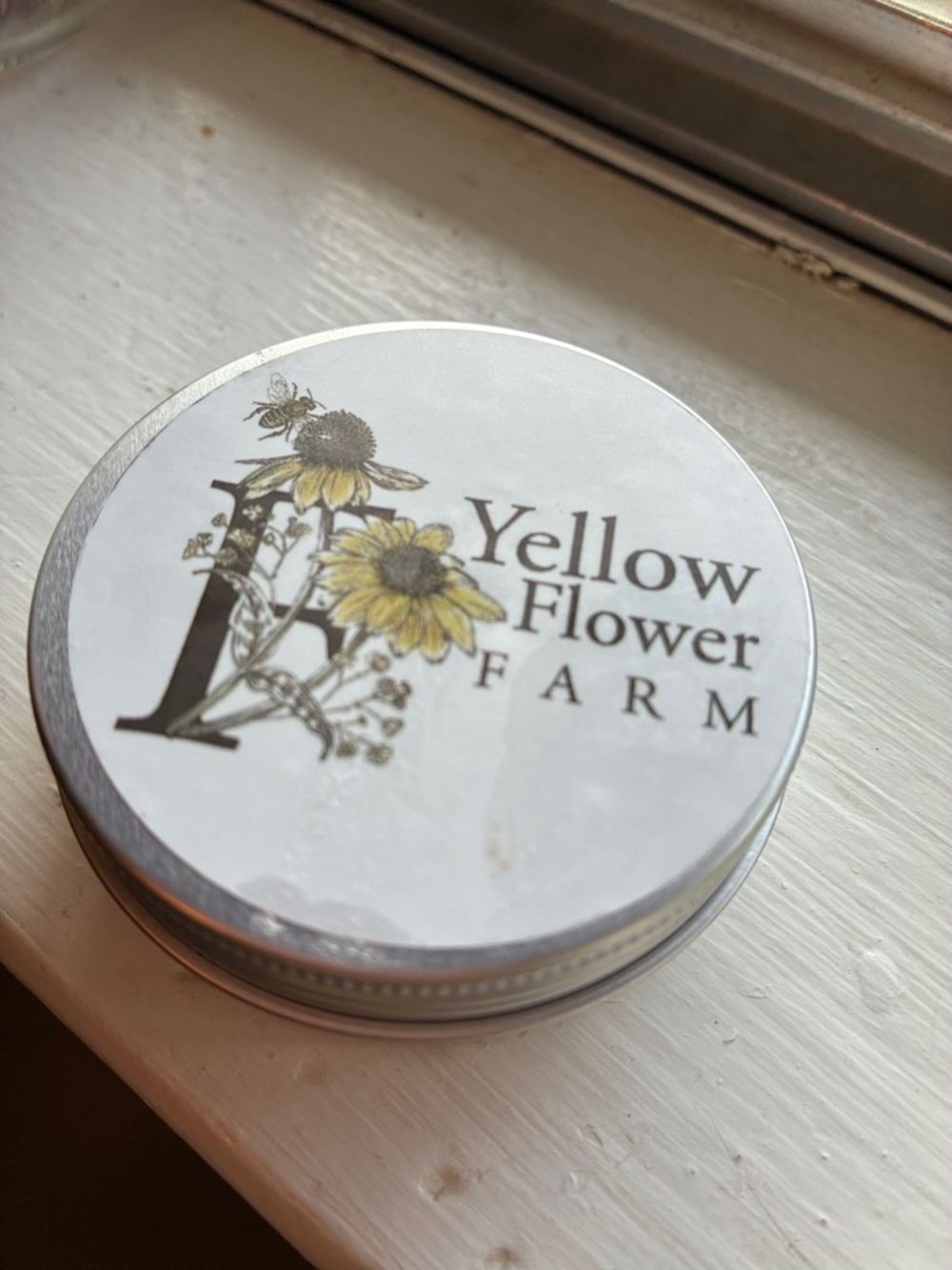 Organic tooth polish from yellow flower farm. baking soda coconut oil mint EO.